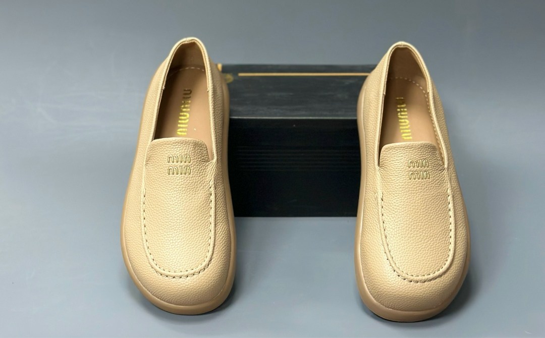 ,бежевые лоферы,лоферы мужские,лоферы модные,лоферы женские