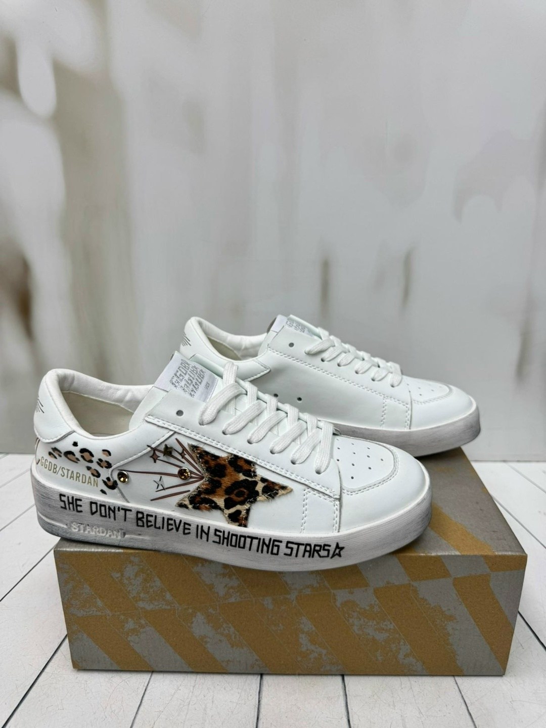 ,golden goose кеды,кеды golden goose leo star,golden goose кеды леопард,golden goose sneakers