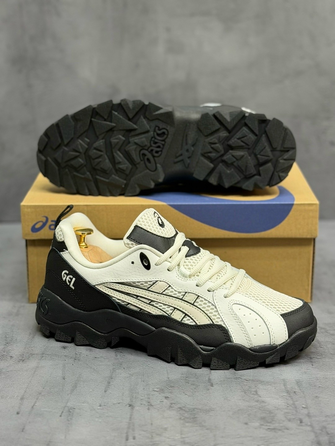 asics низкие повседневные кроссовки gel-truck с противоскользящей амортизацией белые черные,кроссовки asics gel pickax,кроссовки asics gel,asics мужские кроссовки,кроссовки asics