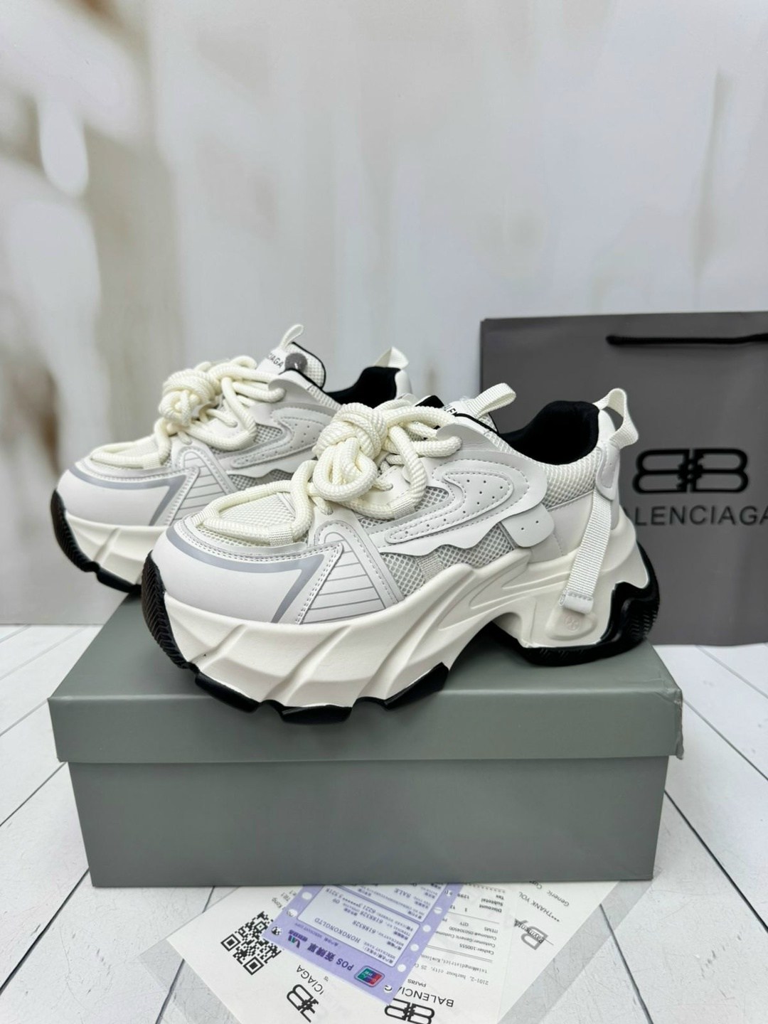 balenciaga кроссовки женские,кроссовки balenciaga,баленсиага кроссовки в сетку,баленсиага кроссовки женские,женские кроссовки