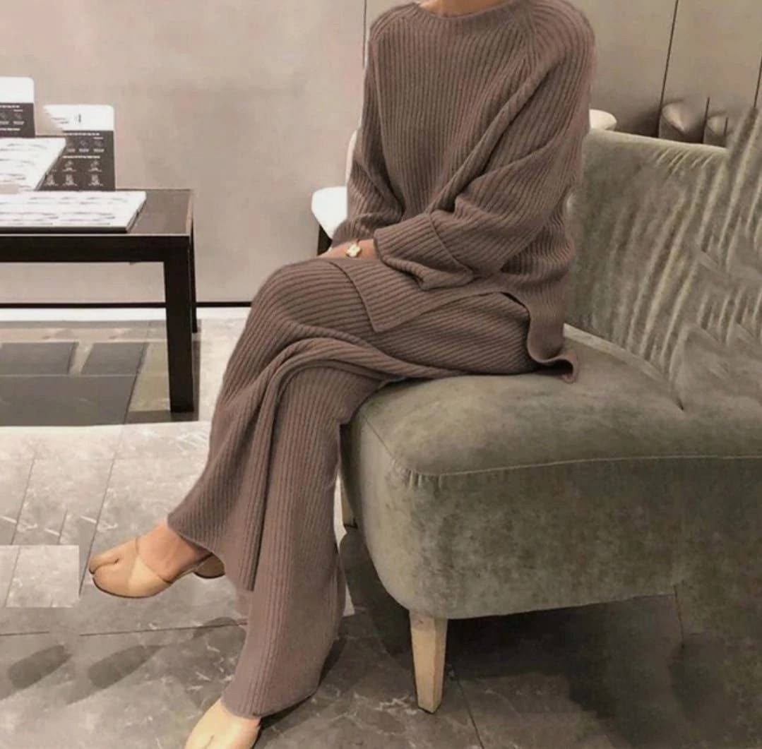 женский вязаный костюм,женский трикотажный костюм из двух предметов,вязаные костюмы,трикотажный костюм вязаный,модные костюмы