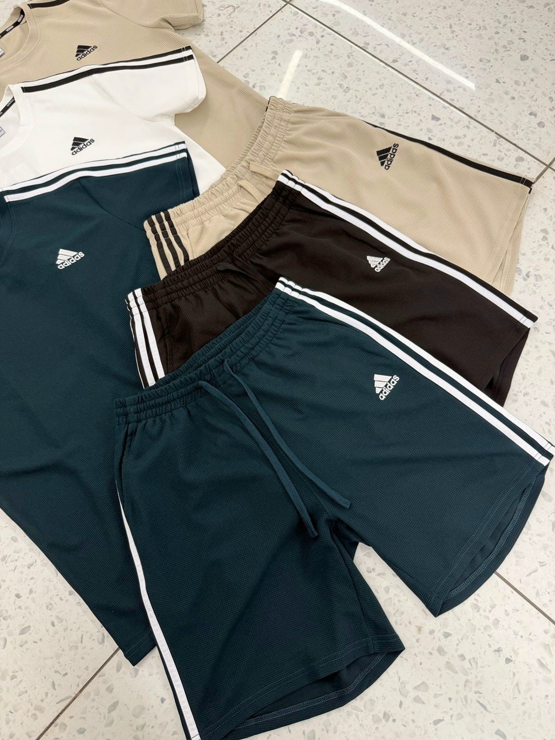 костюм адидас шорты футболка,adidas костюм спортивный,спортивный костюм мужской adidas,спортивные костюмы адидас,комплект адидас