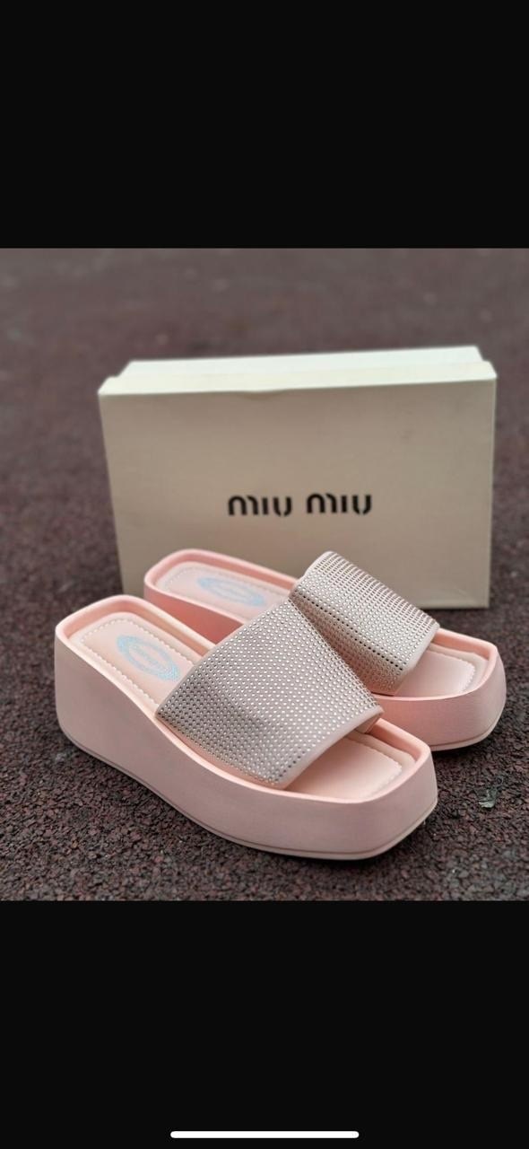 женские шлепанцы,женские шлепанцы на платформе,,модные тапочки,шлепанцы сланцы