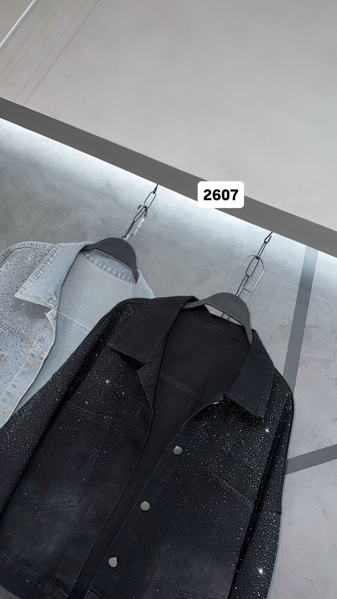 джинсовая куртка,женская джинсовая куртка с отложным воротником,куртка модная,джинсовая куртка со стразами,куртка женская джинсовая