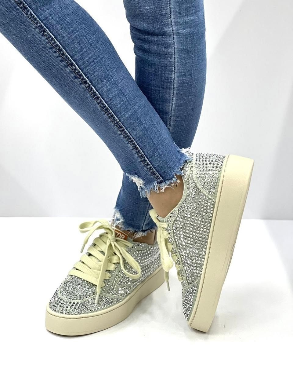 ,кроссовки со стразами, женская,женские кроссовки,повседневная