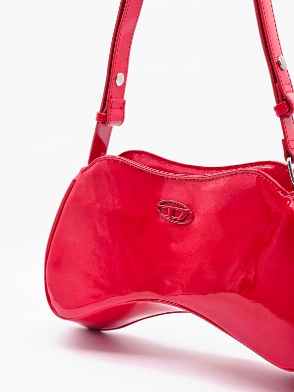 сумка через плечо diesel play черный,diesel глянцевая сумка на плечо play черный,сумка женская diesel черный,сумка,сумка через плечо diesel play x10221 черный