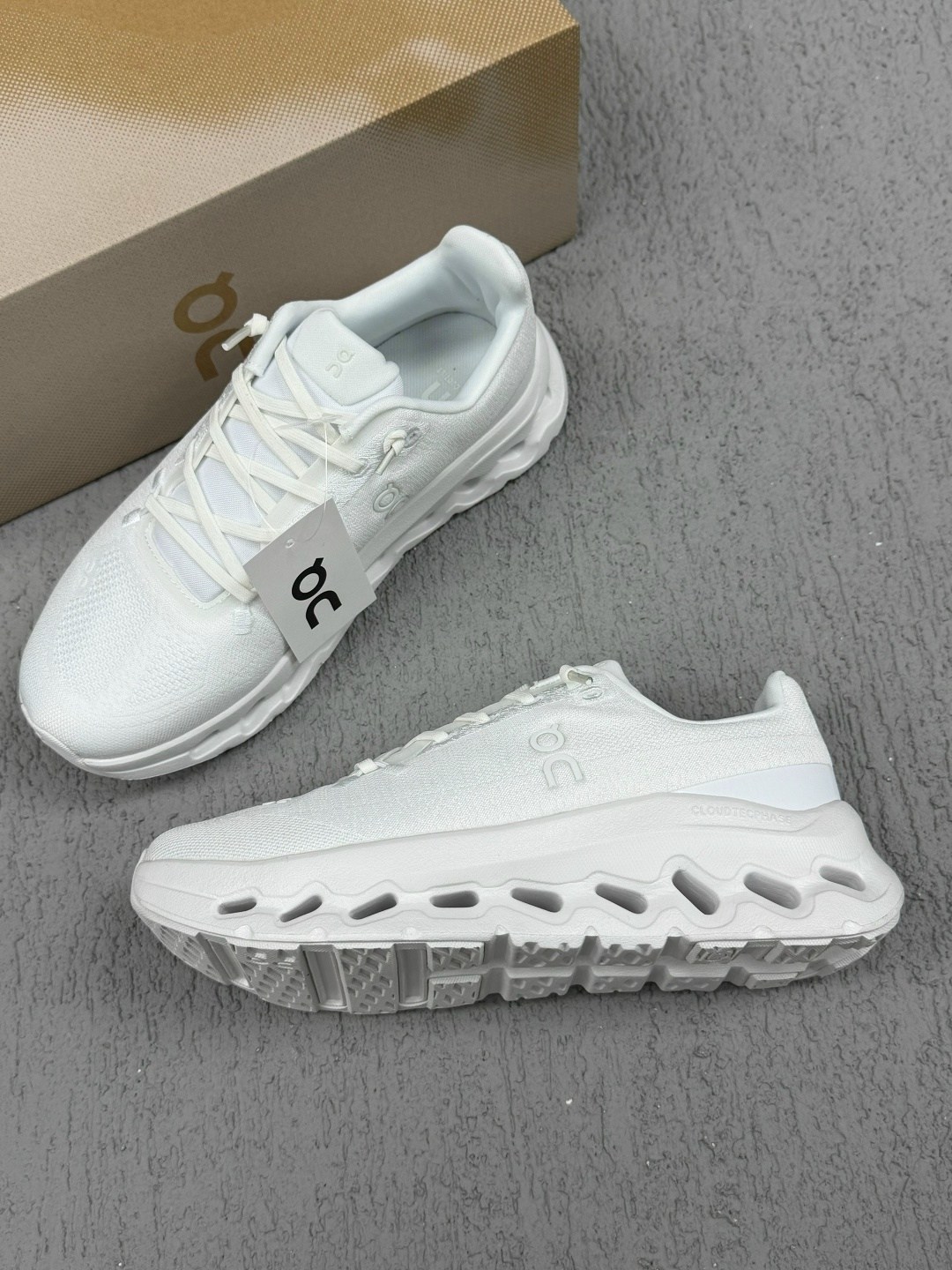 on cloud кроссовки,спортивная ,кроссовки on,кроссовки женскиe,оригинальные кроссовки
