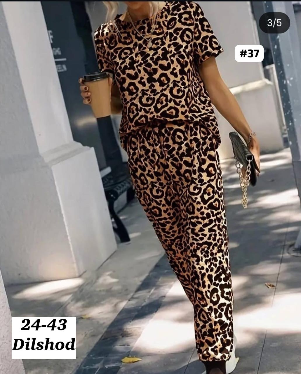 леопардовые костюмы,леопардовый костюм женский,костюм 3 ка в ярком леопардовом принте,женский комбинезон с леопардовым принтом,леопардовый комбинезон женский