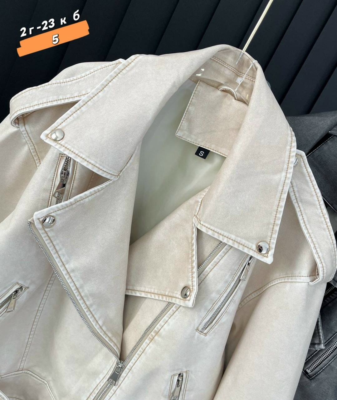 женская куртка из искусственной кожи,косуха женская,кожаная куртка,косуха куртка,кожаная женская куртка-косуха в молочном цвете