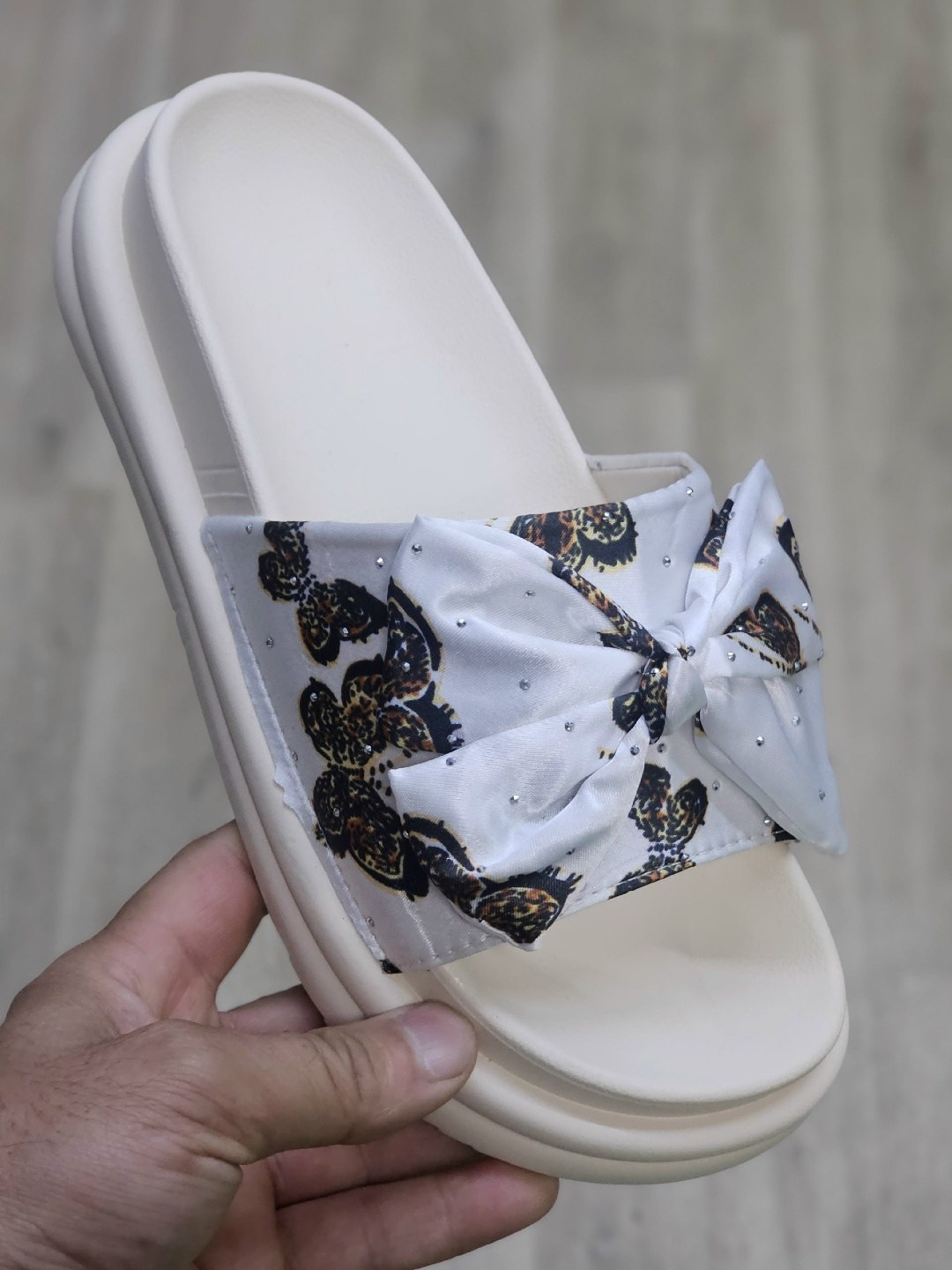 ,женские шлепки,женские шлепанцы,тапочки модные,летние тапочки