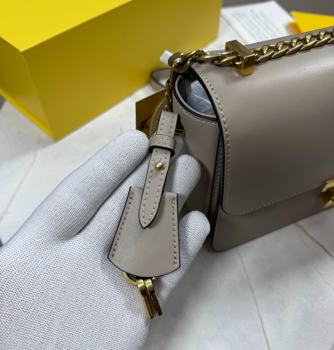 сумка,сумка женская,сумка женская брендовая,tod’s сумка багет на плечо,сумка fendi