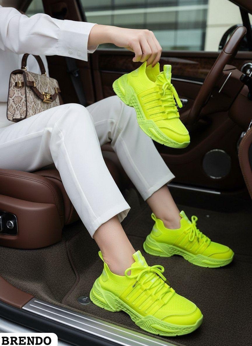 кроссовки,кроссовки женскиe,модные кроссовки,,спортивная