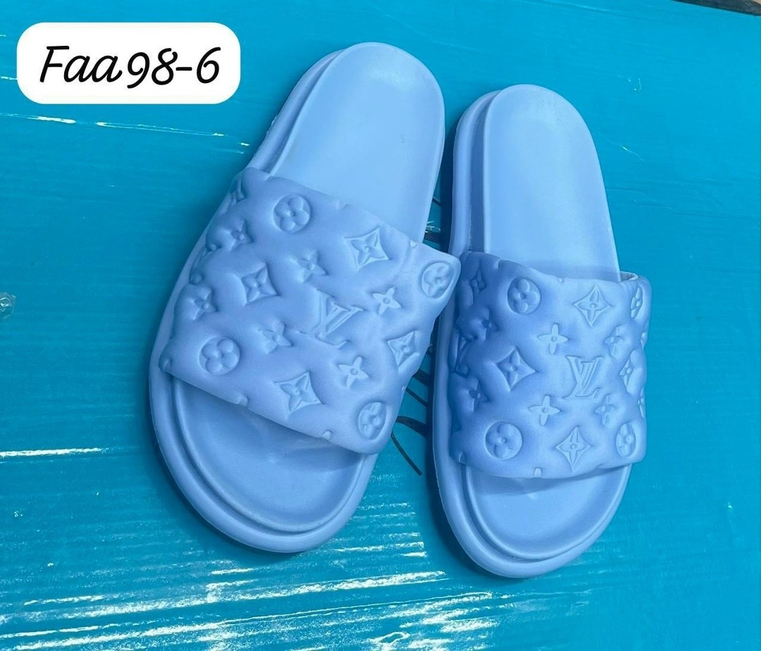 ,женские шлепанцы,модные тапочки,шлепки женские,женская