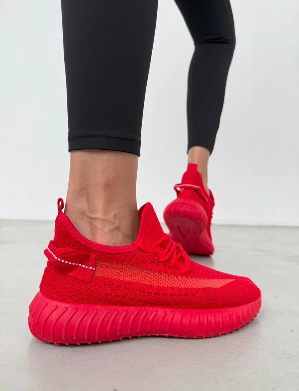 кроссовки женскиe,кроссовки женские красные,красные кроссовки, изики женские,кроссовки женские изики