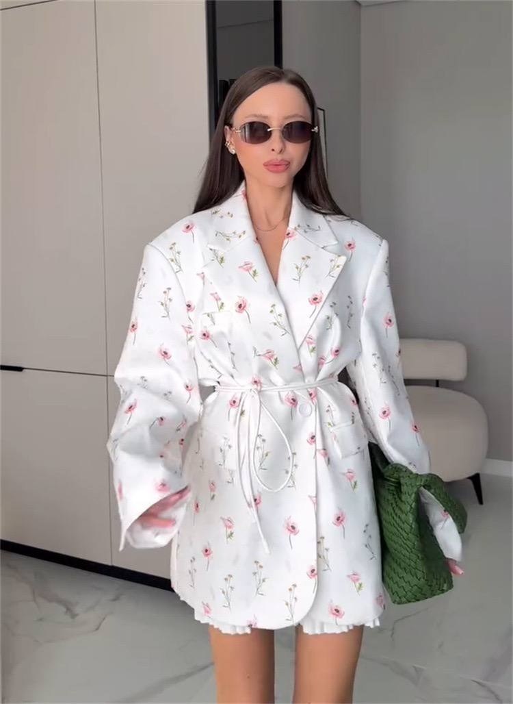 костюм с принтом,пиджак с цветочным принтом,модный женский пиджак с цветочным принтом,пиджак оверсайз с цветочным принтом leroy style,женские костюмы