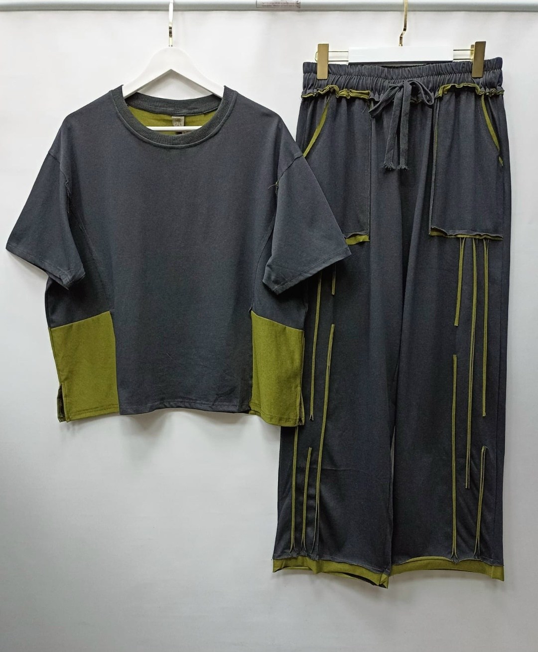 костюм повседневный,комплект одежды,костюм с футболкой и брюками,брюки модные