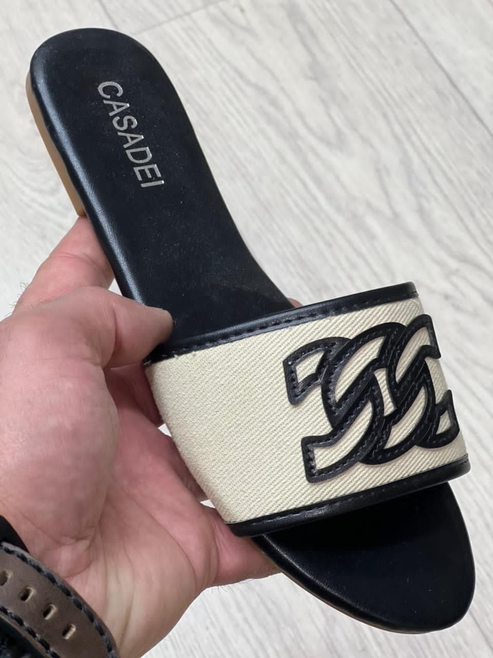 шлепанцы fendi,,босоножки fendi,тапочки fendi,fendi шлепки