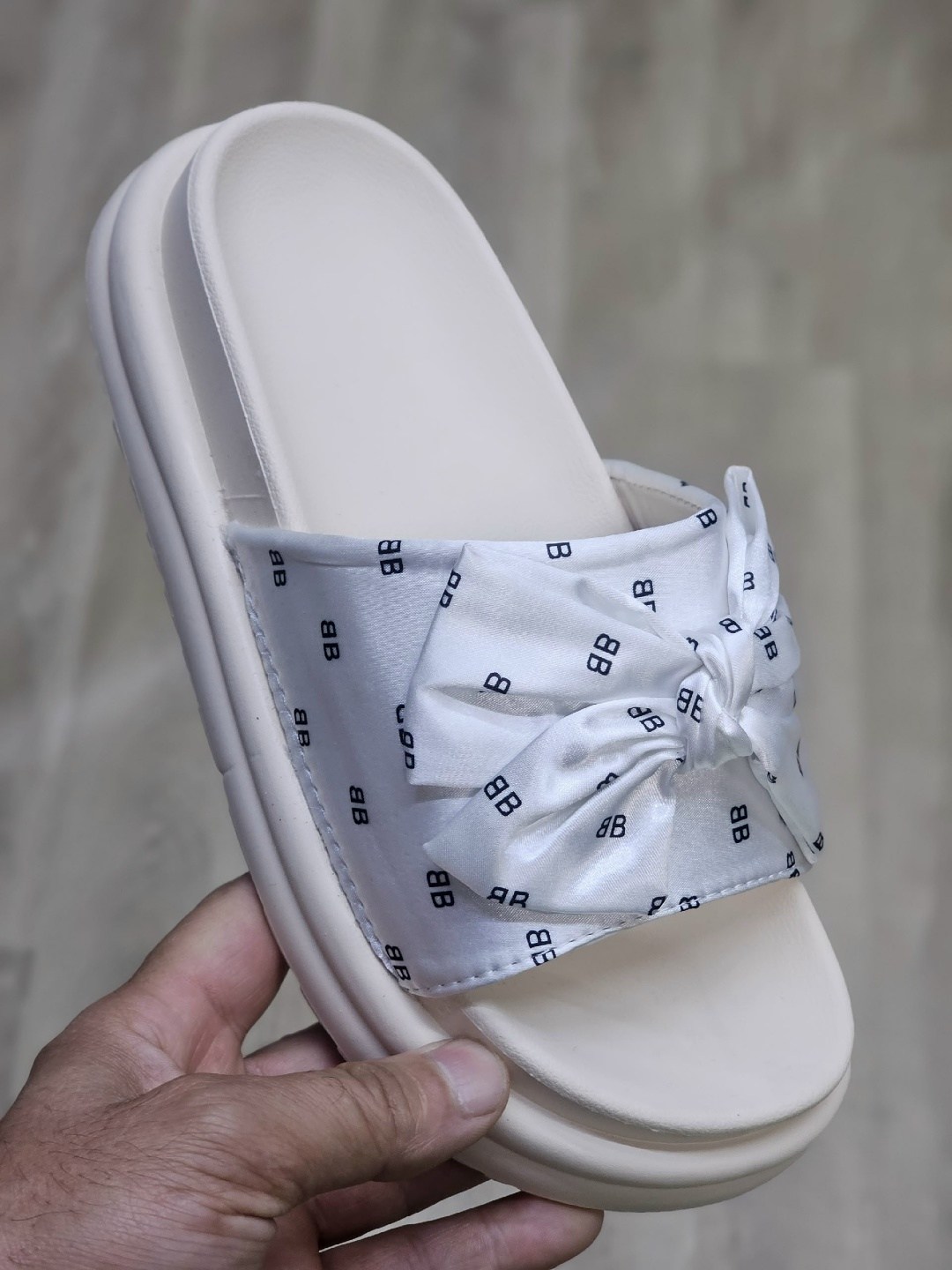 ,женские шлепки,женские шлепанцы,тапочки модные,летние тапочки