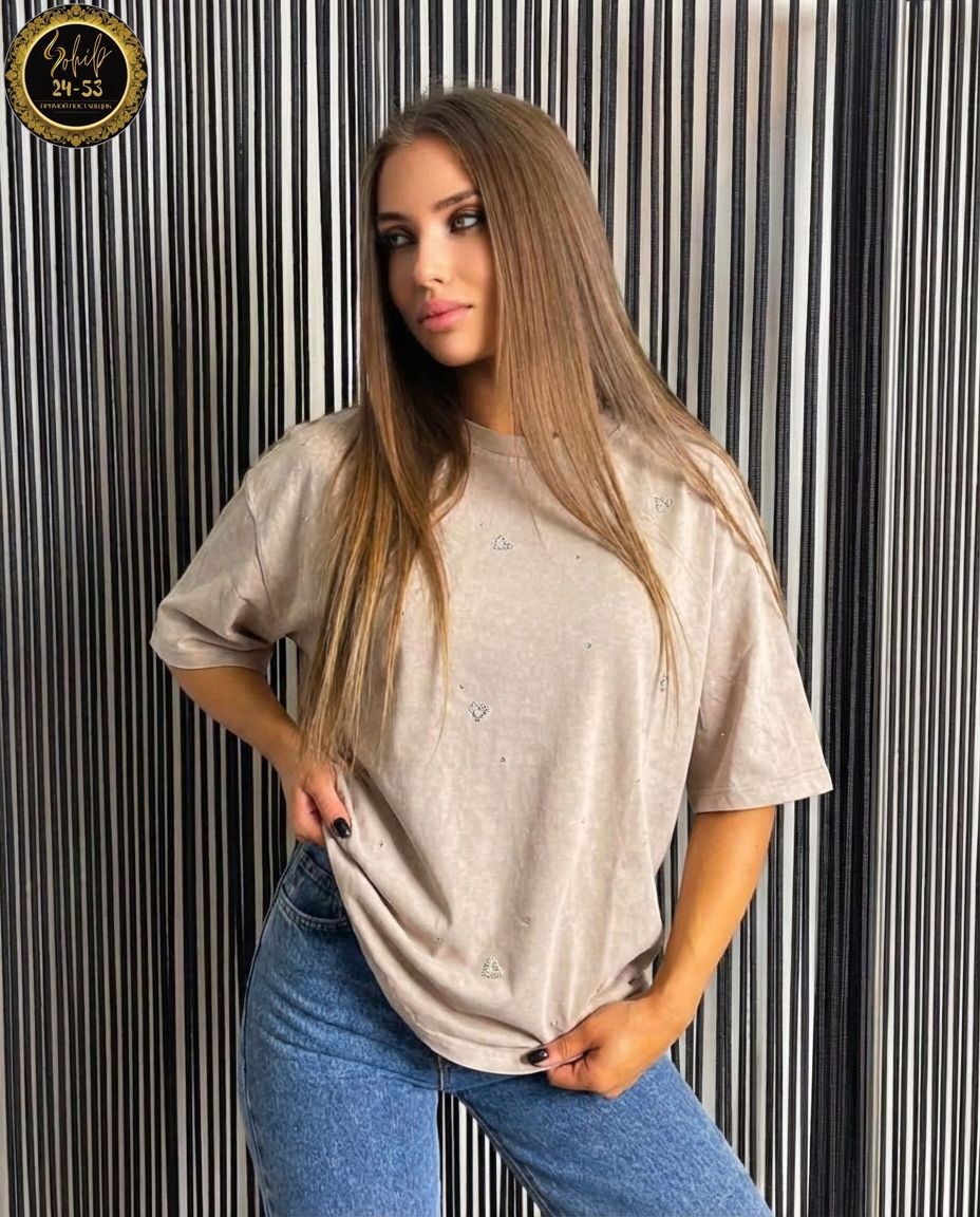 женская футболка оверсайз со стразами,футболка женская оверсайз со стразами fineness,женская футболка оверсайз,женская футболка,футболка оверсайз со стразами emlis