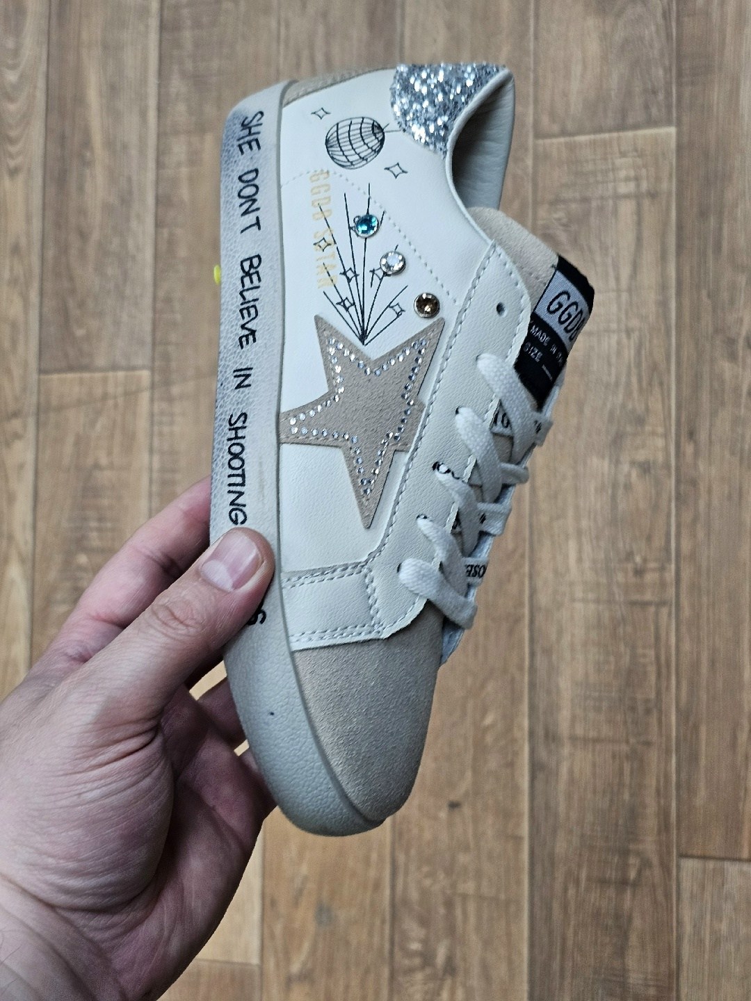 golden goose кеды super-star с блестками серебристый,голден гус кеды блестящие,golden goose кеды блестящие,golden goose ssense exclusive silver glitter superstar sneakers,