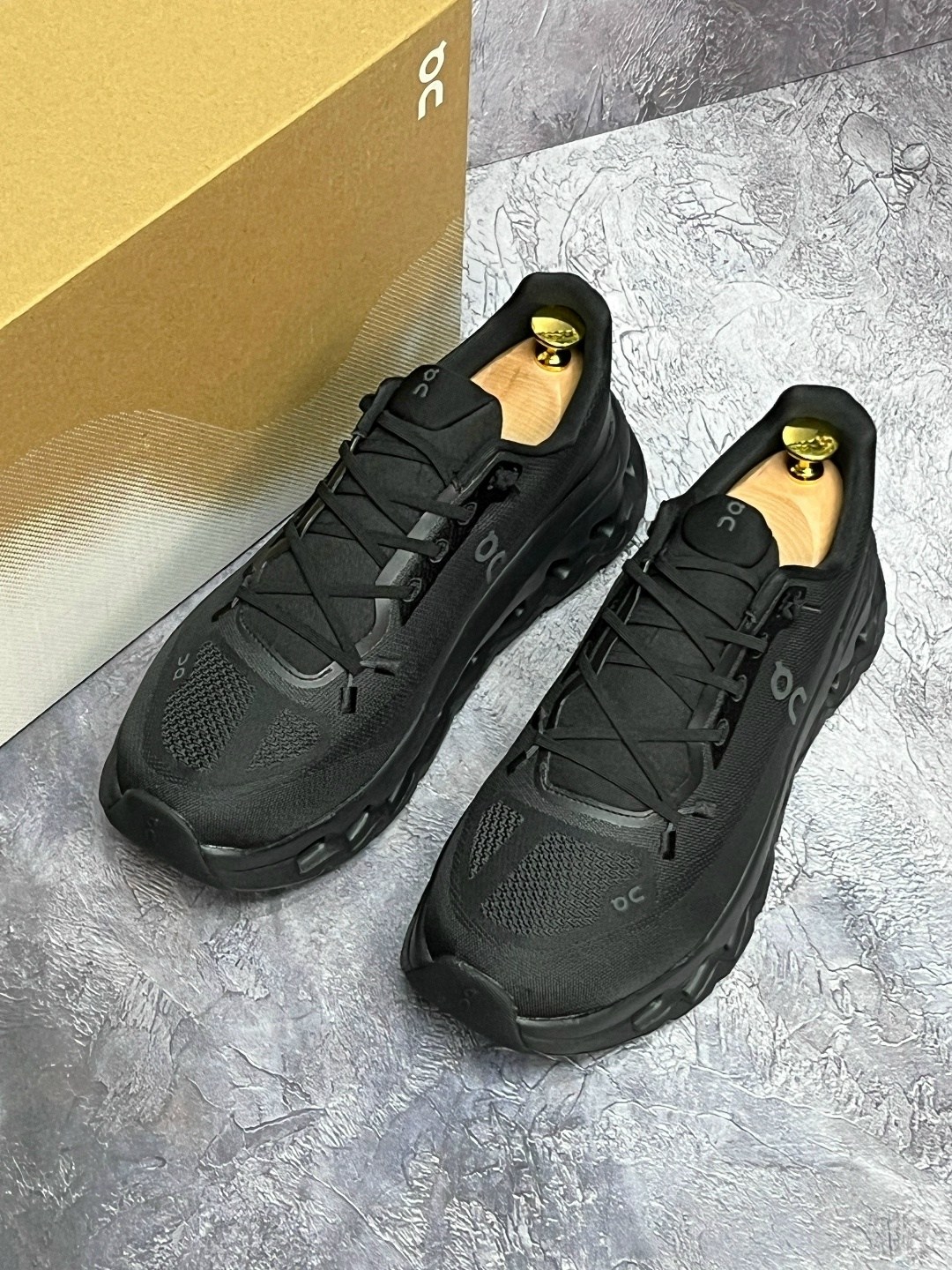 кроссовки,кроссовки on cloudtilt цвет eclipse black,черные кроссовки,оригинальные кроссовки,кроссовки on