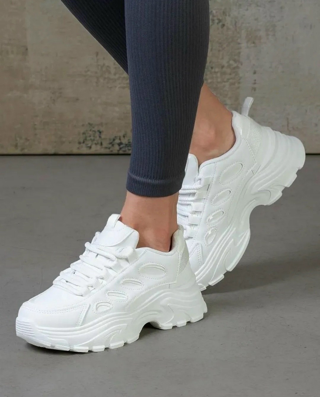 женские белые кроссовки,кроссовки женские,белые кроссовки,женские массивные кроссовки,кроссовки женские на массивной подошве