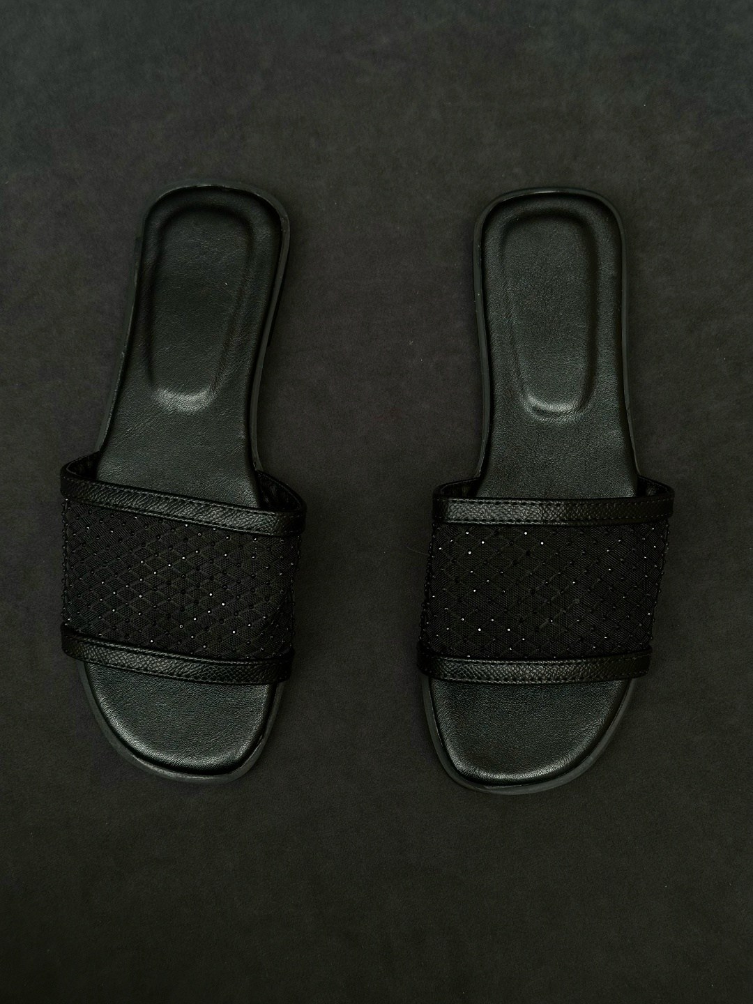 женские шлепанцы,,серебристые шлепанцы next,модные тапочки,модные шлепанцы