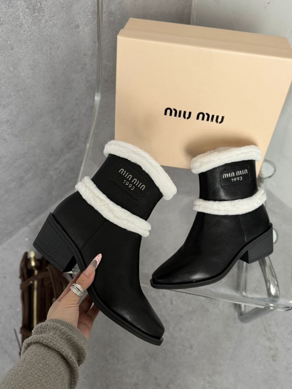 ,ботинки женские зимние miu miu,ботинки замшевые miu miu,ботинки зимние женские miu miu модель 112191,ботинки miu miu