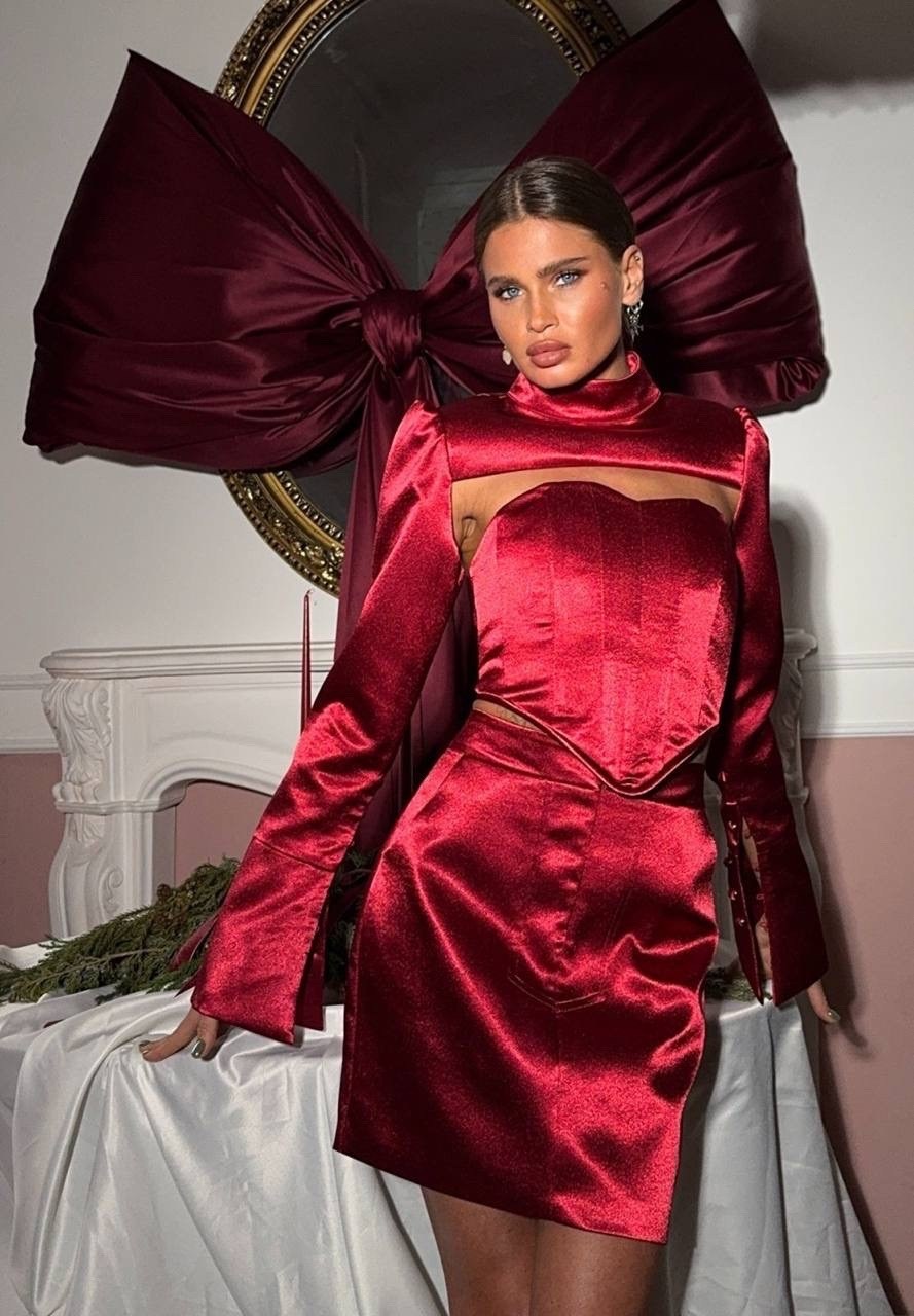 атласное платье,атласное короткое платье,шелковое платье,атласное красное платье,атласное платье с драпировкой