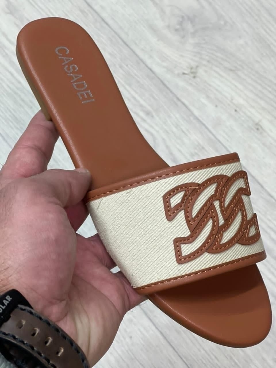 шлепанцы fendi,,босоножки fendi,тапочки fendi,fendi шлепки