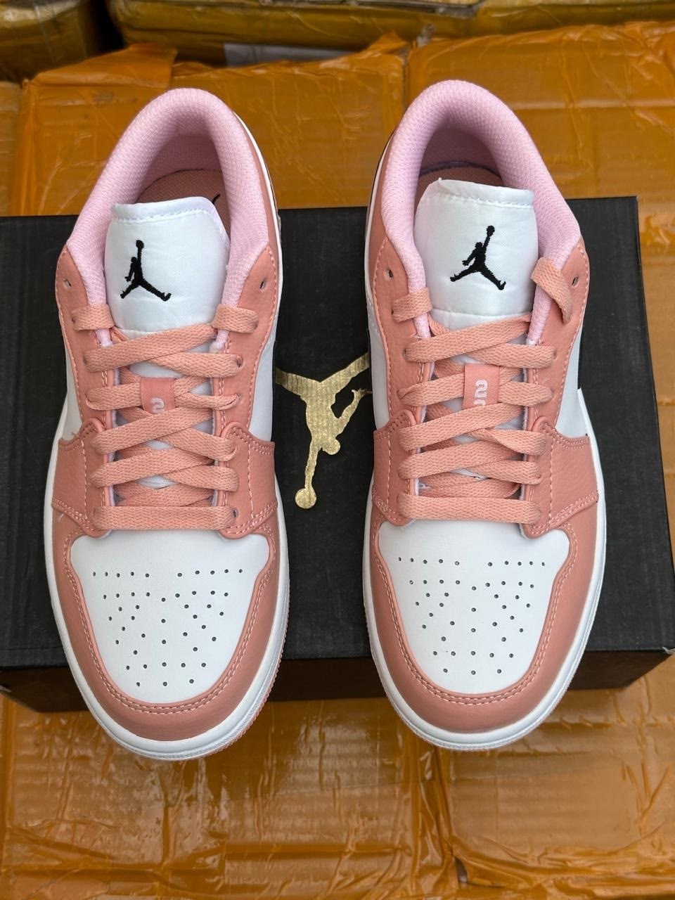 air jordan 1 low crimson tint,air jordan 1 mid crimson tint,nike air jordan 1 low crimson tint,nike air jordan 1 low,air jordan 1 low gs crimson tint