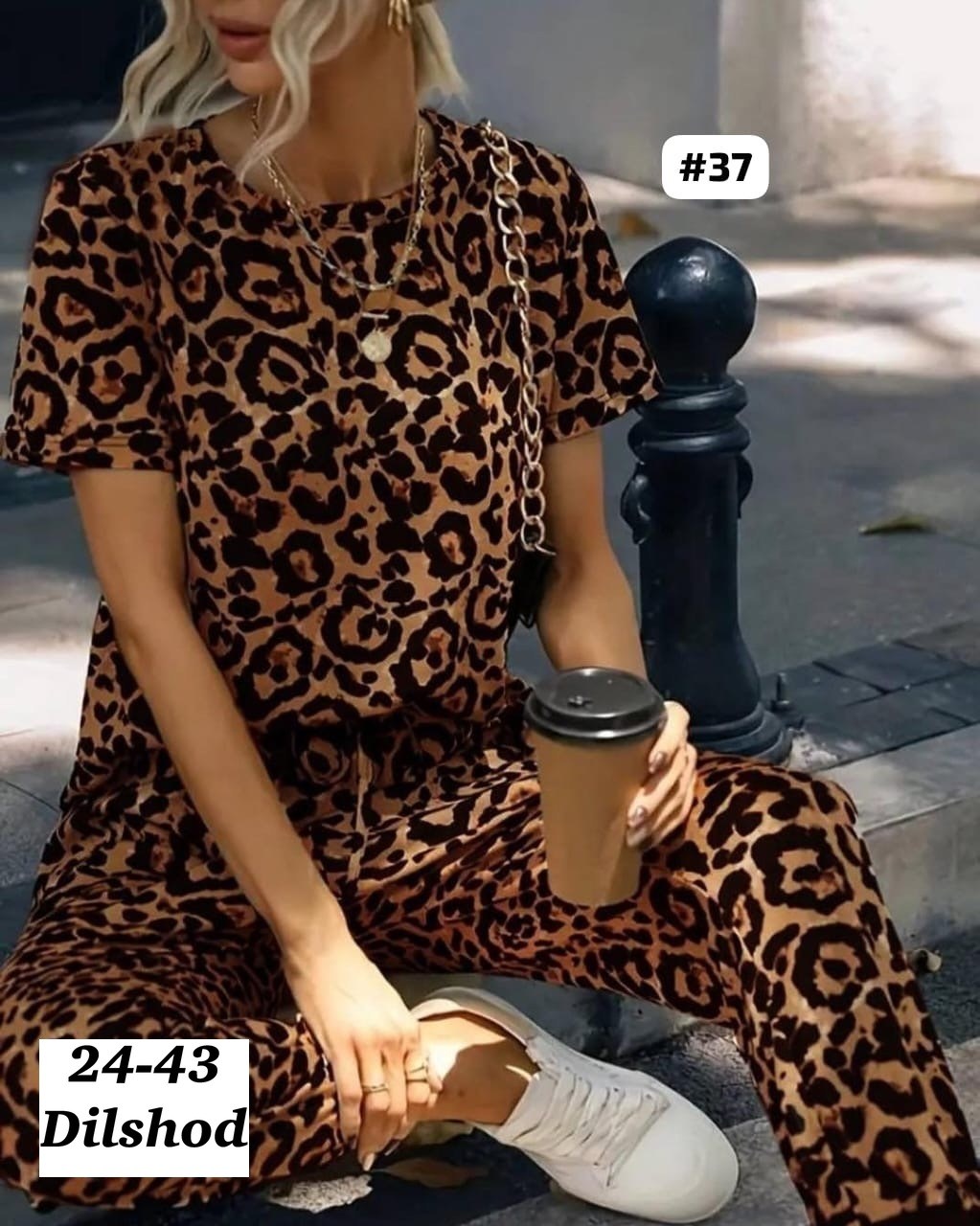 леопардовые костюмы,леопардовый костюм женский,костюм 3 ка в ярком леопардовом принте,женский комбинезон с леопардовым принтом,леопардовый комбинезон женский