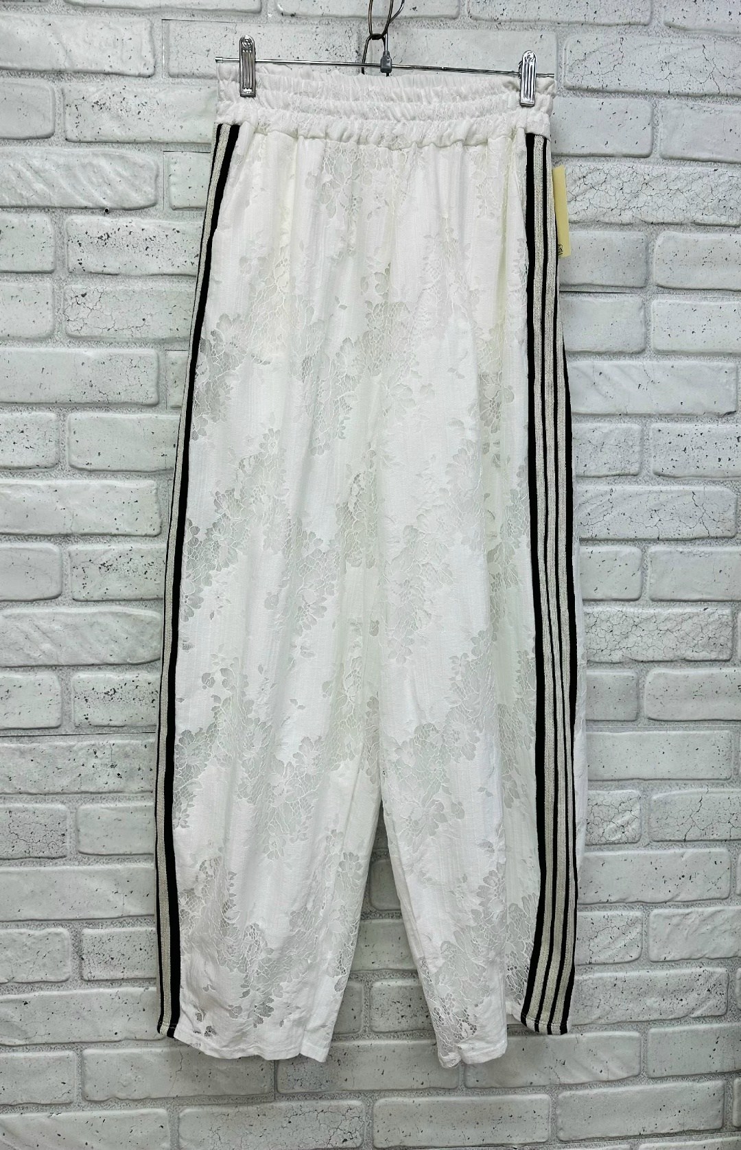 спортивные брюки унисекс adidas 170 бежевые xs,спортивные брюки adidas originals,спортивные брюки женские adidas originals,брюки спортивные adidas,брюки женские adidas