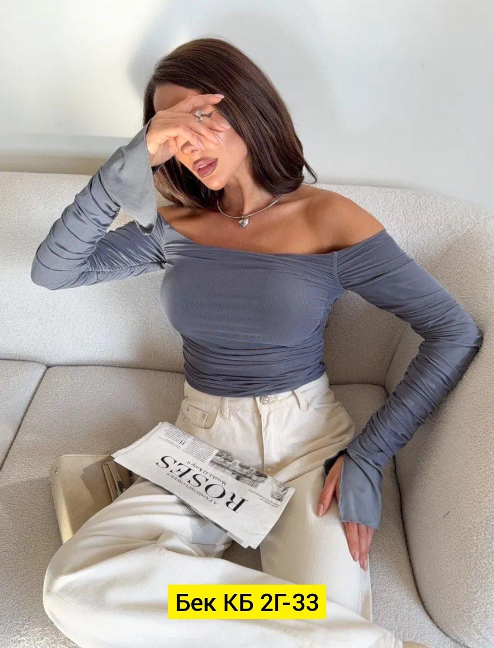 топ с рукавами с драпировкой,лонгслив драпированный со спущенным рукавом клеш,лонгслив драпированный с открытыми плечами,топ с рукавами с драпировкой 4side цвет серый,облегающий лонгслив асимметричный