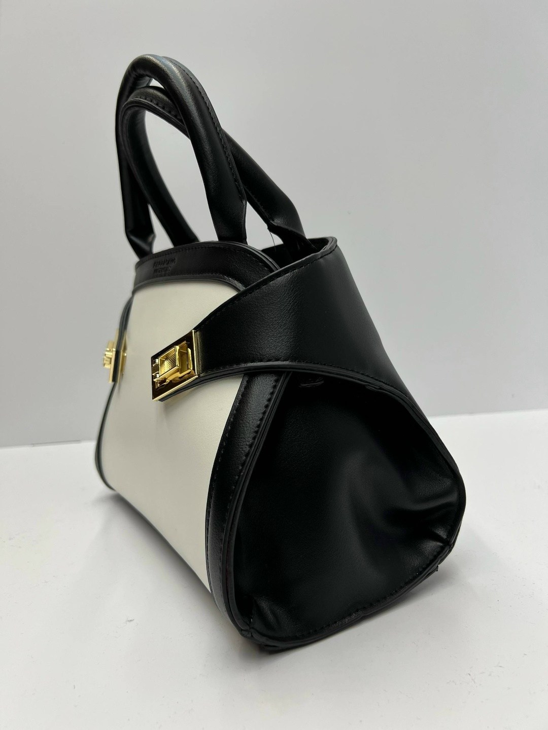 сумка,женская сумка,сумка ferragamo,бежевая сумка,сумка фенди оригинал