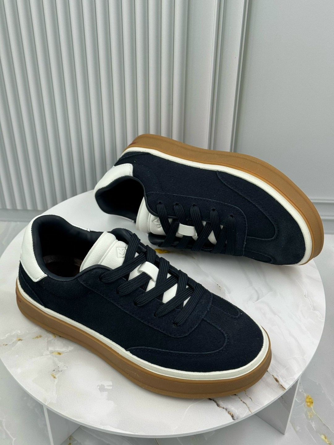 ,кеды loro piana,женские кроссовки из замши loro piana черные,кроссовки loro piana,кеды брендовые