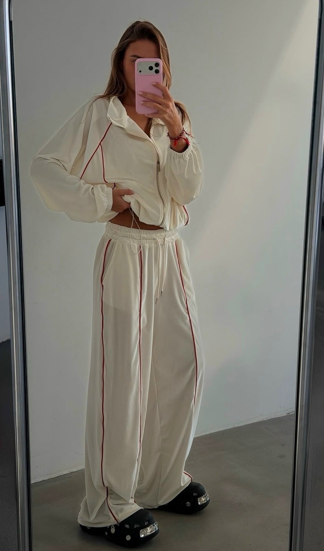 костюм спортивный celine,белый спортивный костюм в стиле celine,спортивный костюм,спортивный костюм для женщин