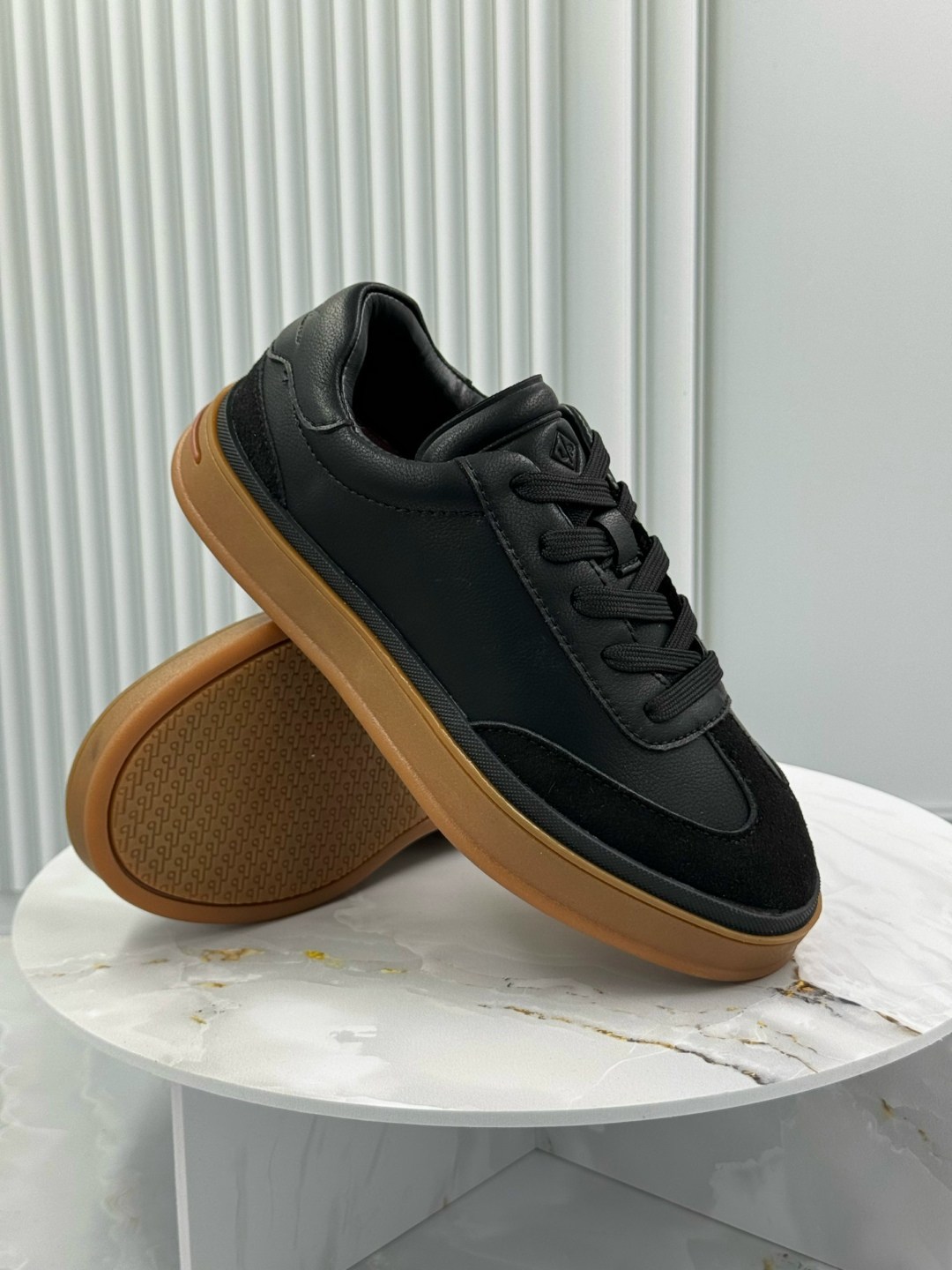 ,кеды loro piana,женские кроссовки из замши loro piana черные,кроссовки loro piana,кеды брендовые