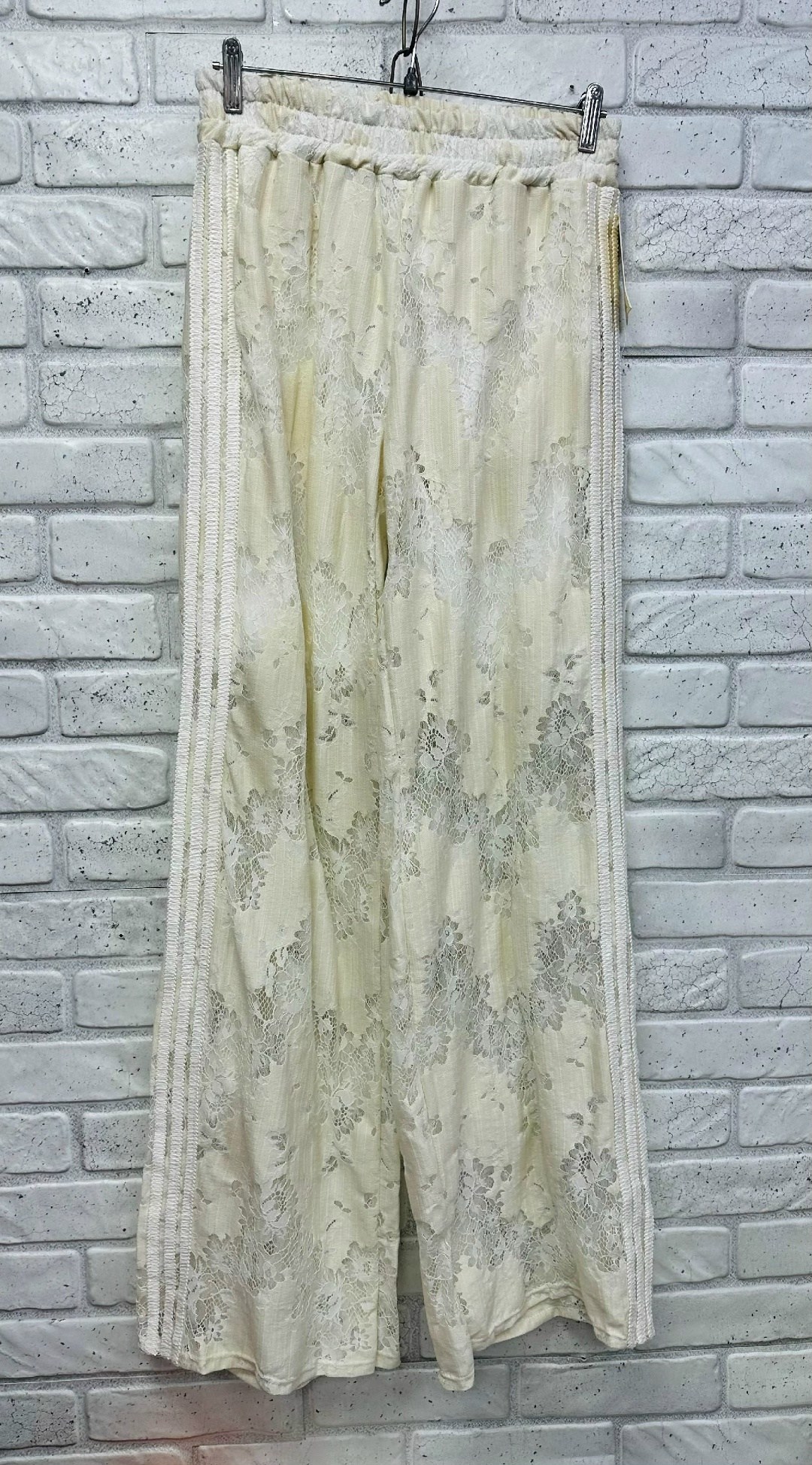 спортивные брюки унисекс adidas 170 бежевые xs,спортивные брюки adidas originals,спортивные брюки женские adidas originals,брюки спортивные adidas,брюки женские adidas