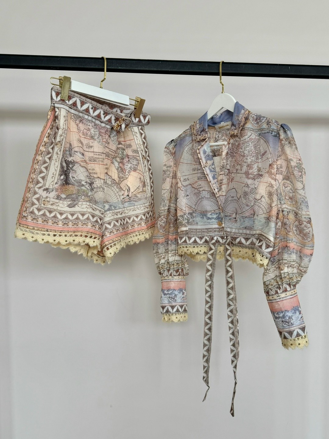 девушка,костюм с шортами,,модная ,одежд