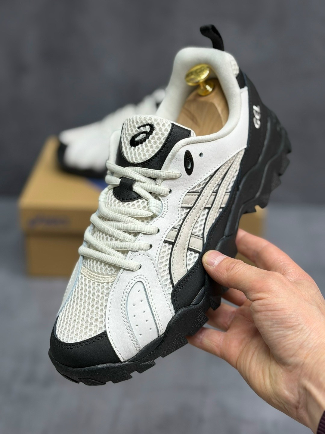 asics низкие повседневные кроссовки gel-truck с противоскользящей амортизацией белые черные,кроссовки asics gel pickax,кроссовки asics gel,asics мужские кроссовки,кроссовки asics