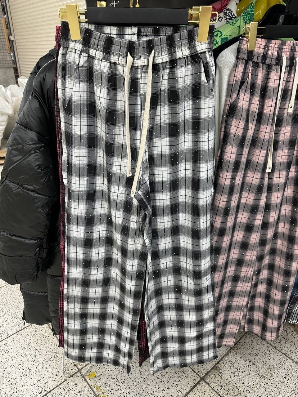 клетчатые брюки,брюки в клетку,женские спортивные штаны в клетку,брюки женские в клетку,брюки мужские в клетку