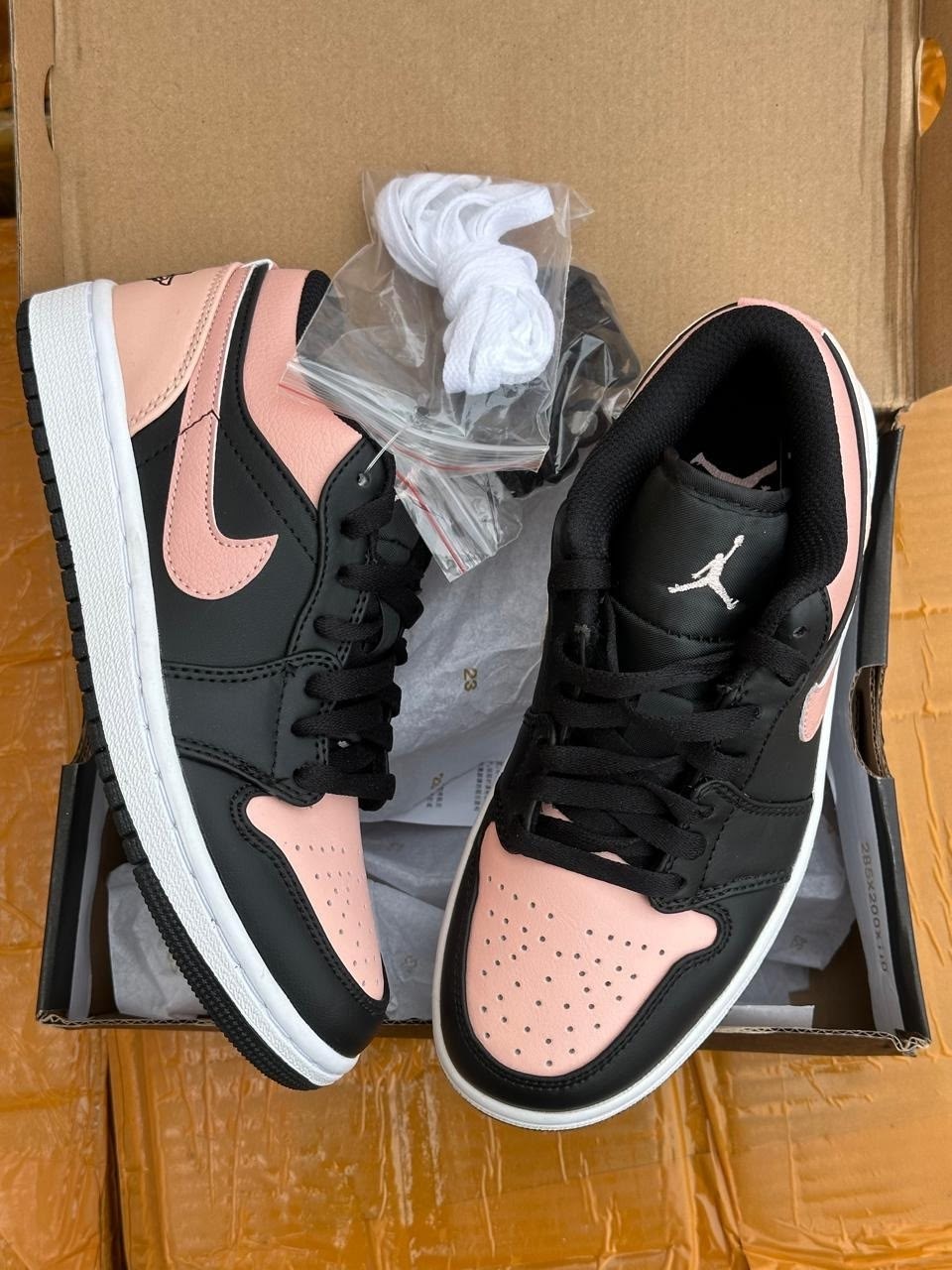 air jordan 1 low crimson tint,air jordan 1 mid crimson tint,nike air jordan 1 low crimson tint,nike air jordan 1 low,air jordan 1 low gs crimson tint