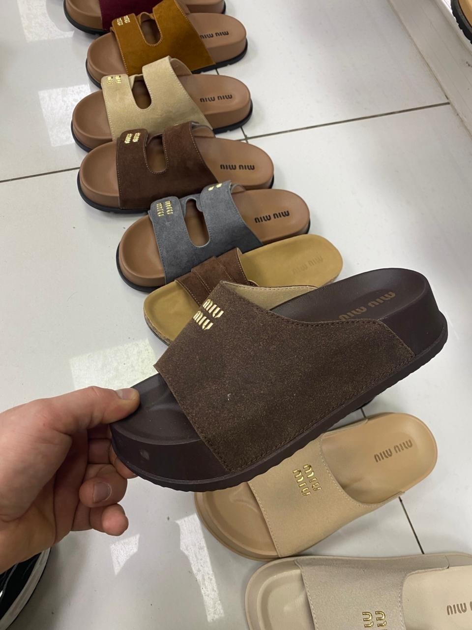 женские шлепанцы,тапочки модные,,шлёпанцы miu miu,кожаные шлепанцы miu miu