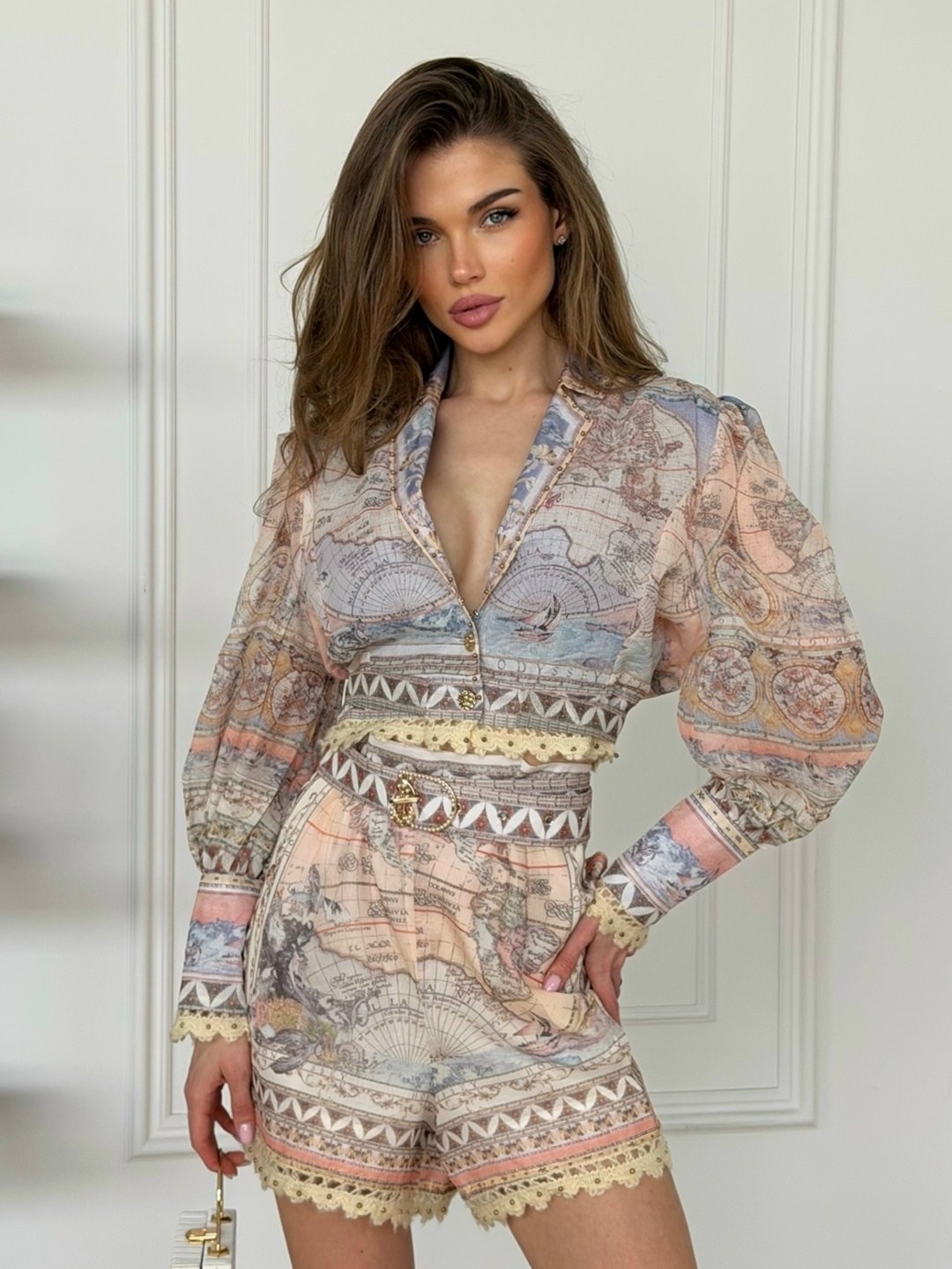 девушка,костюм с шортами,,модная ,одежд