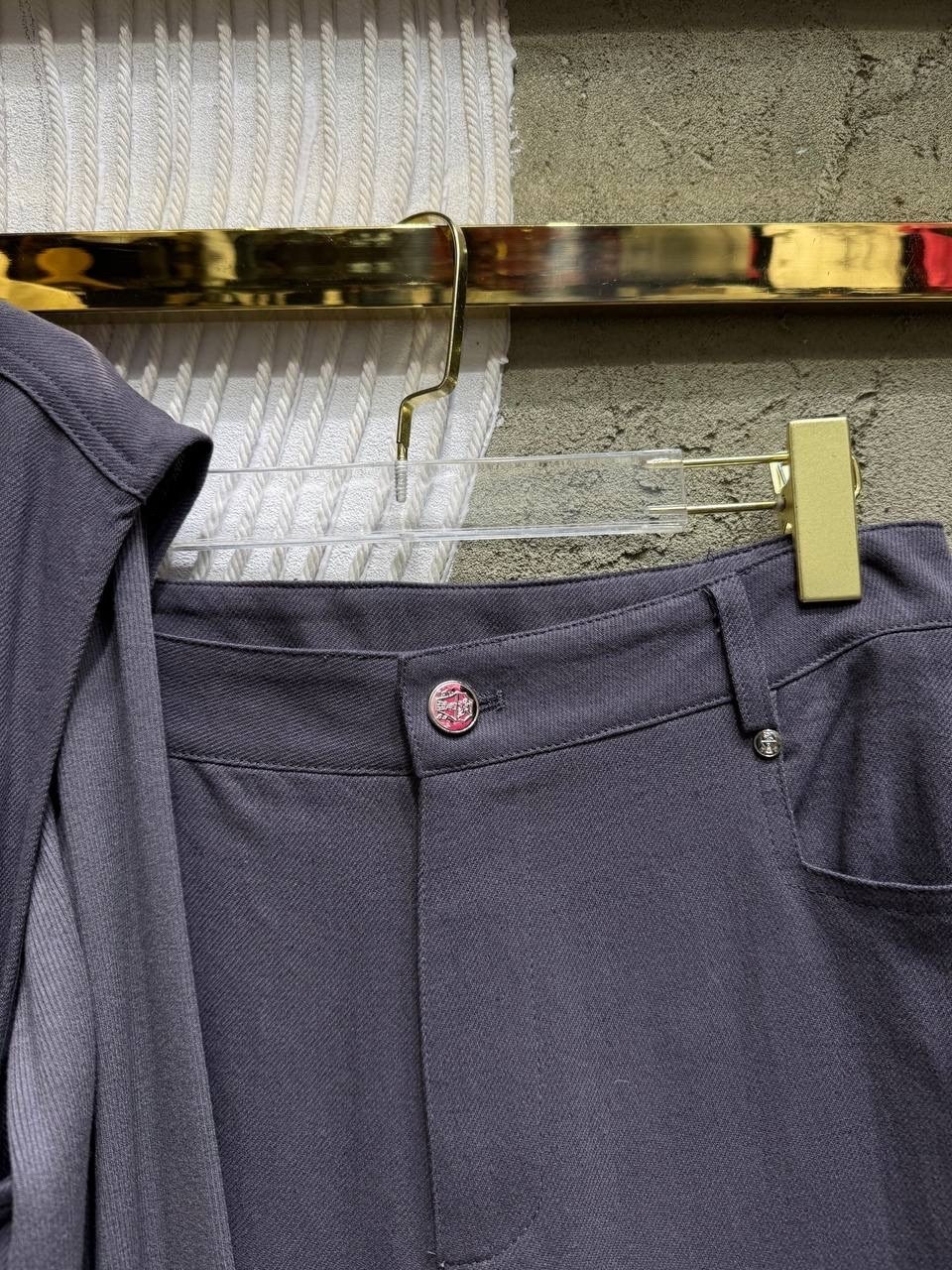 брючный комплект,женские брючные костюмы,брючной костюм,серый брючный костюм,женский костюм с брюками