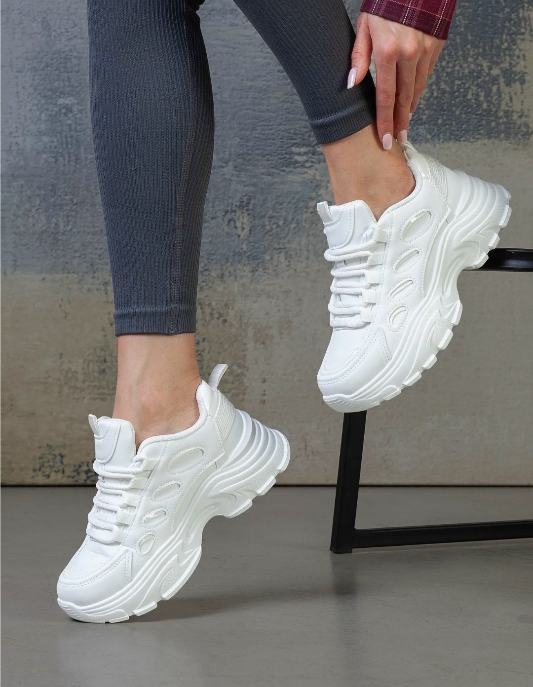 женские белые кроссовки,кроссовки женские,белые кроссовки,женские массивные кроссовки,кроссовки женские на массивной подошве