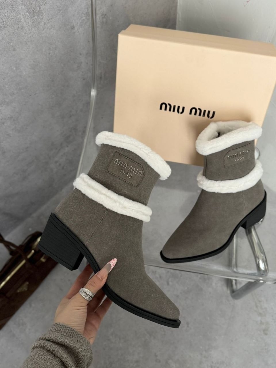 ,ботинки женские зимние miu miu,ботинки замшевые miu miu,ботинки зимние женские miu miu модель 112191,ботинки miu miu