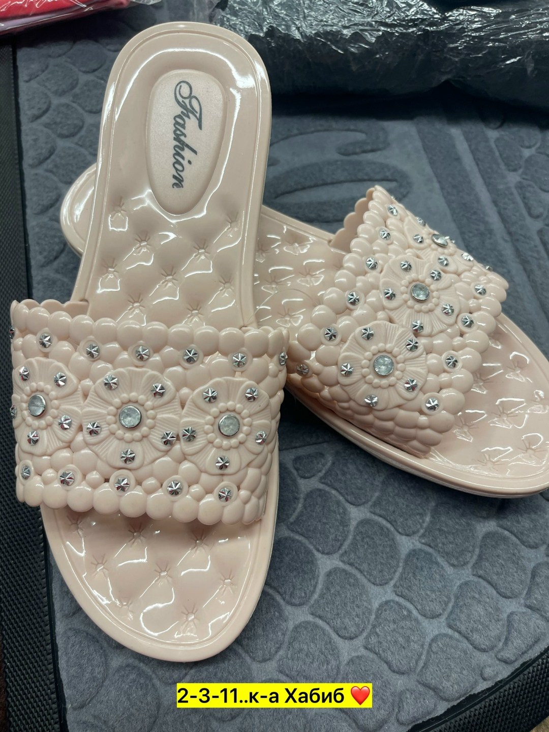 ,шлепки женские,шлепанцы женские,сланцы женские,модные шлепки