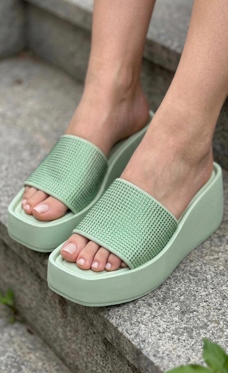 женские шлепанцы,женские шлепанцы на платформе,,модные тапочки,шлепанцы сланцы